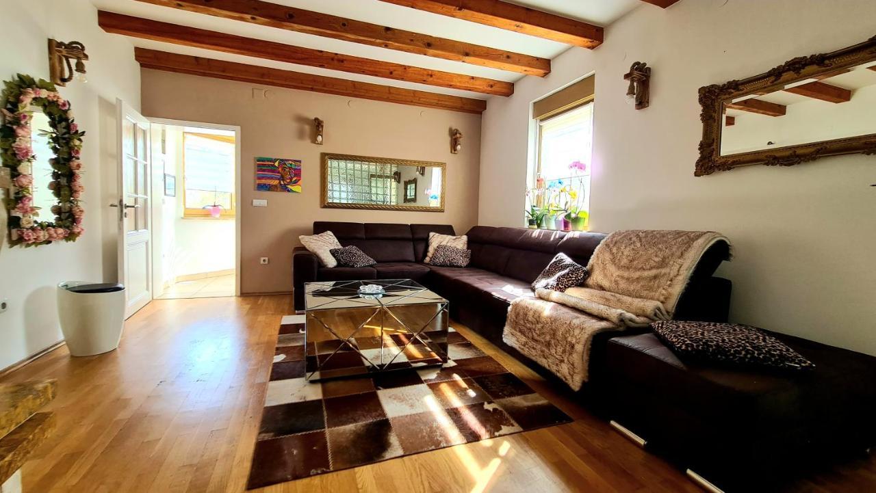Villa Sunshine Pola Esterno foto